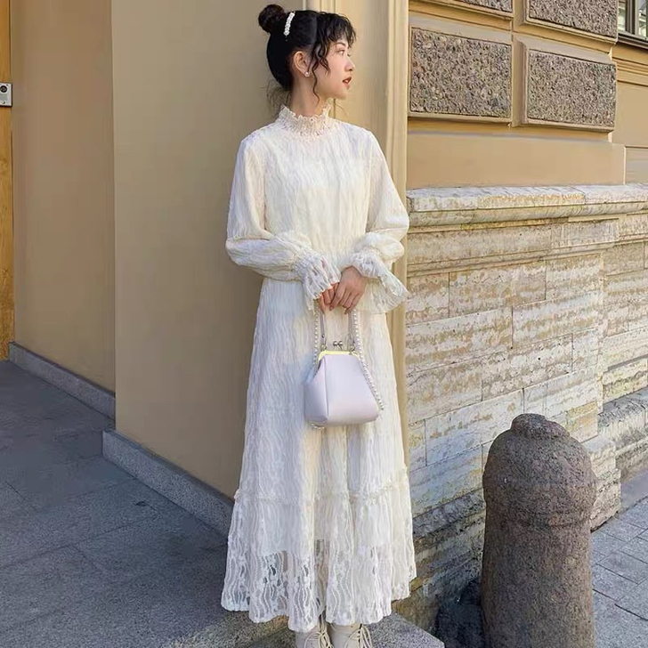 配大衣白色蕾丝连衣裙秋冬长袖内搭打底加绒茶...