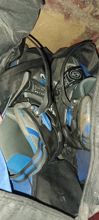 首先，这个是我读书时买的滑轮，就玩过几次，...