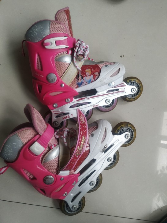 mesuca溜冰鞋 成色不错，无破损，外观...