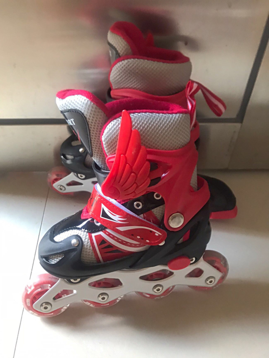 溜冰馆倒闭处理儿童溜冰鞋【大小可调】3-5...