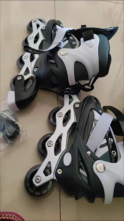 全新溜冰鞋旱冰鞋轮滑鞋男童女童尺码可调节包邮