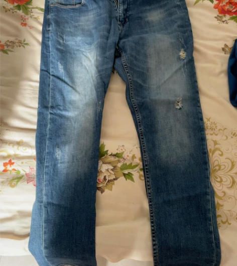 男士牛仔裤，腰围34。 感兴趣的话点“我想...