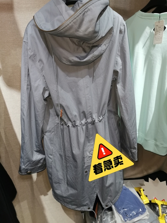 处理一批品质风衣,500件,双层加厚,男女...