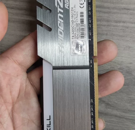 芝奇幻光戟DDr4.8G内存3200hz包...