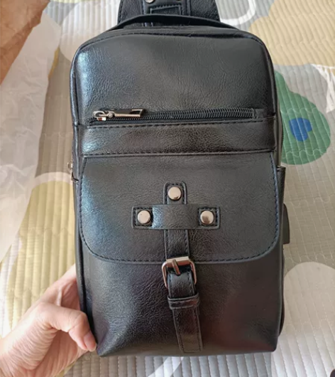 全新男士胸包，不是真皮，照片实拍，无美颜无...