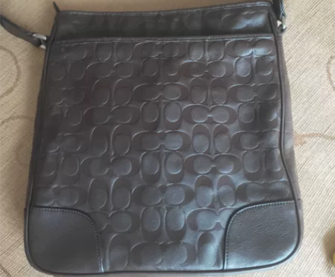 自用蔻驰男单肩包。宽约30cm，高31cm...