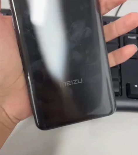 在保魅族17，8+128的，换手机了就出了...