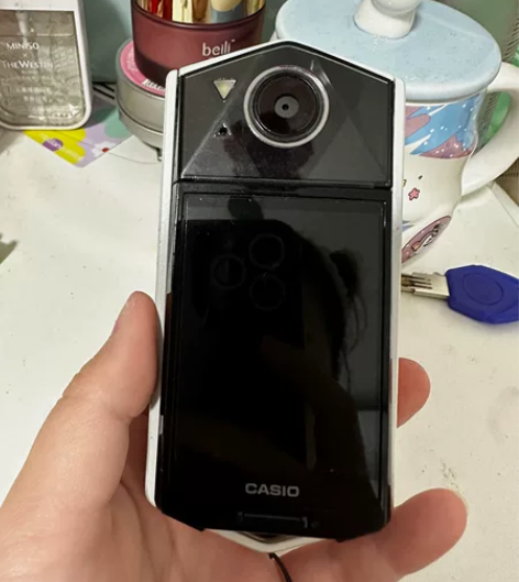 卡西欧相机tr600白色，很耐看 四角无磕...