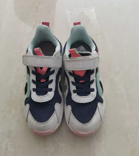 安踏女童鞋32码。原价好像249今年最新款...