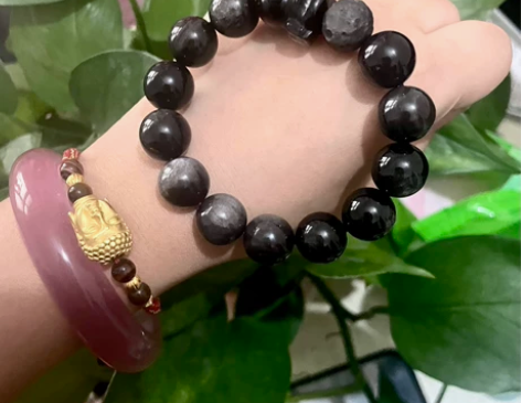 猫眼宇航员黑曜石手串！猫眼真的很闪！原相机...