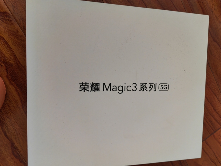 荣耀手机耳机，全新，可以带盒寄