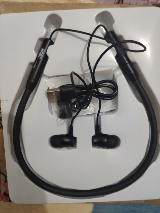 漫威蓝牙耳机。全新！刚收到货不久。仅仅拆封...