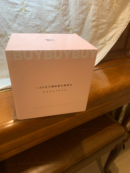 LED光子嫩肤雾化美容仪。于小戈的大眼睛买...