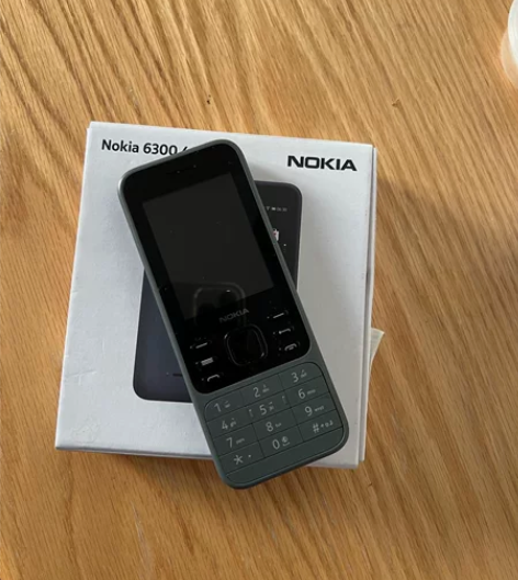 诺基亚6300 4Ｇ复刻版 准新，用了两周...