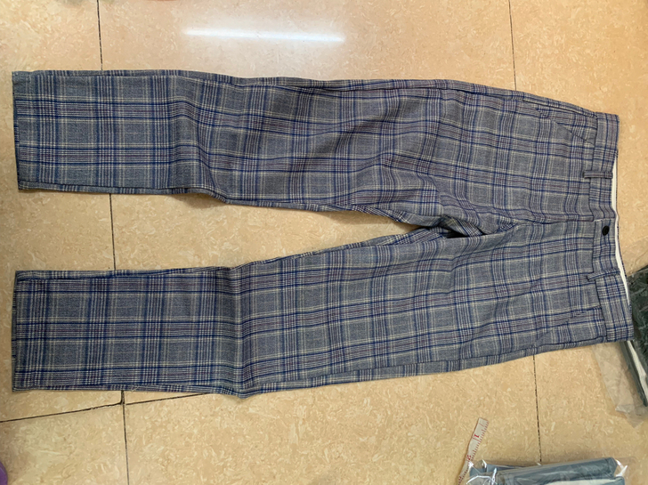 蓝格子长裤；特价不退换