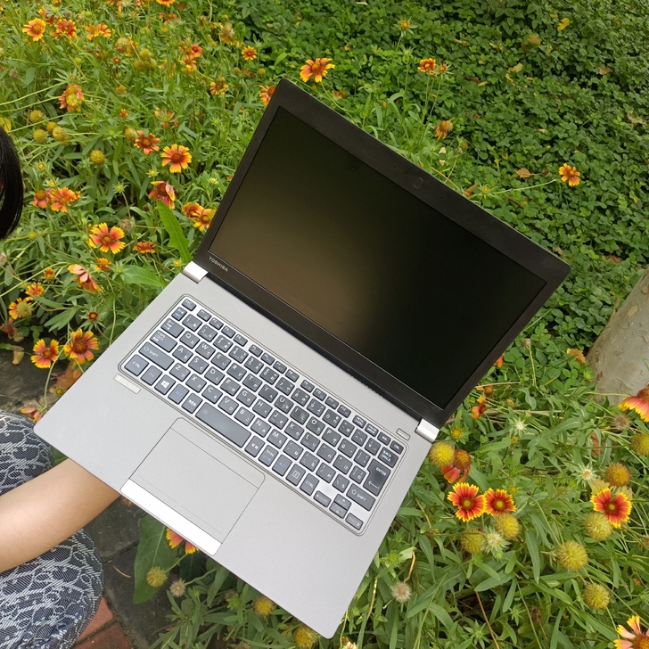 轻薄笔记本电脑 东芝品牌 13.3寸 8秒...