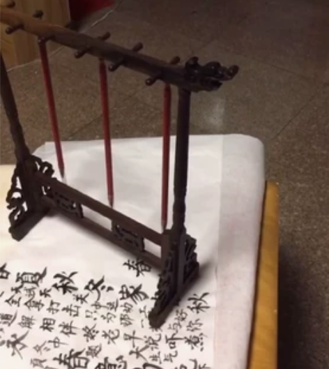 龙头毛笔架 鸡翅木笔挂 红木文房四宝书法毛...