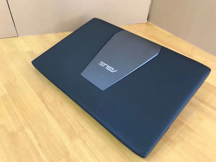 编号A356：华硕飞行堡垒游戏本，2g显卡...