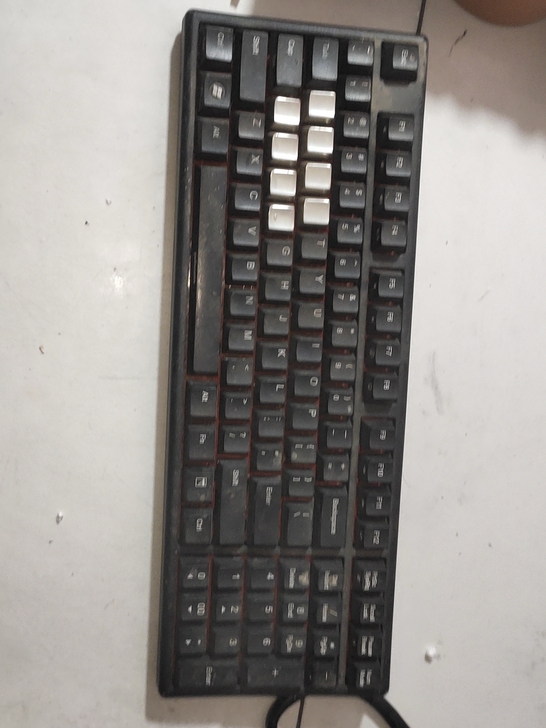 PIUM键盘键线分离没有线了，不知好坏 售...