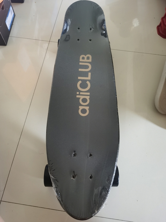 出 阿迪滑板 限量款 还有一个 非真假问题...