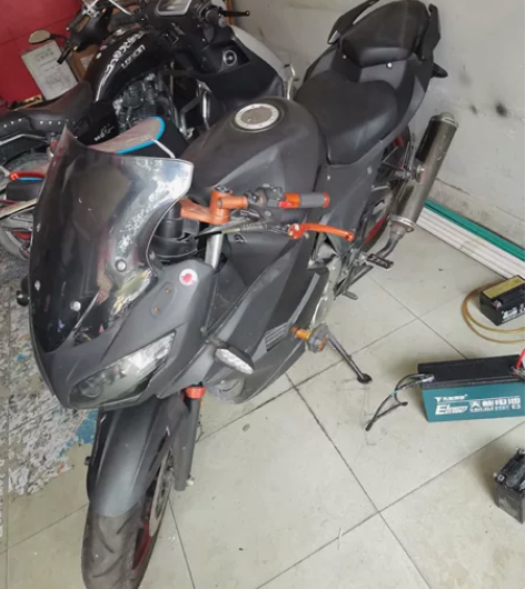 出自用宝雕250双缸双排摩托车一辆，力帆发...