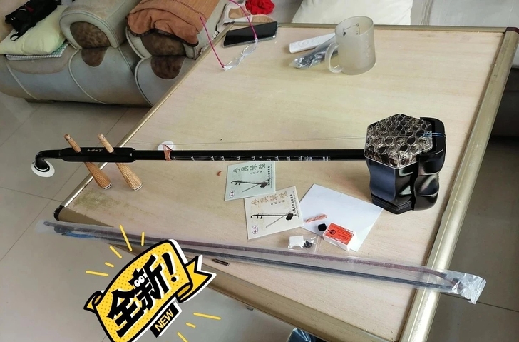 全新二胡，琴行428买的，一次没有用过，音...