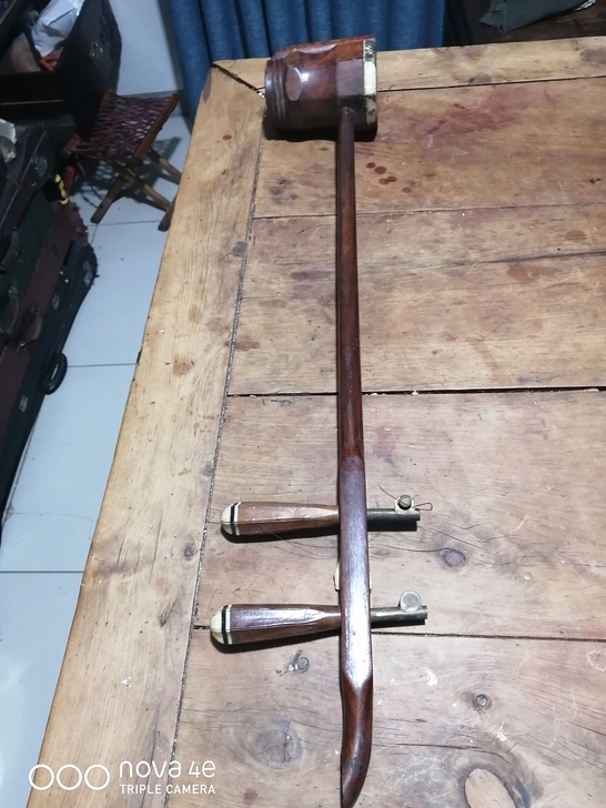 孔雀牌老二胡。按图发货,售后不退不换不议价。