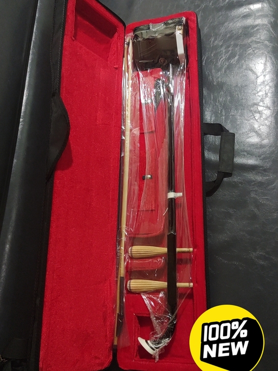 闲置民族乐器二胡一把，全新未使用，有岁月痕...