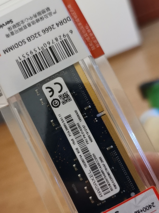 自己笔记本电脑更换32G内存，这是换下了8...