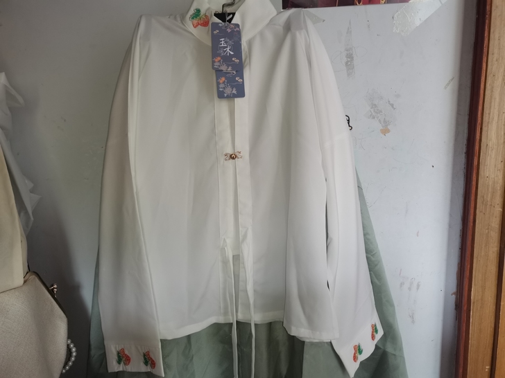 立领衫，是玉术家的，L码的