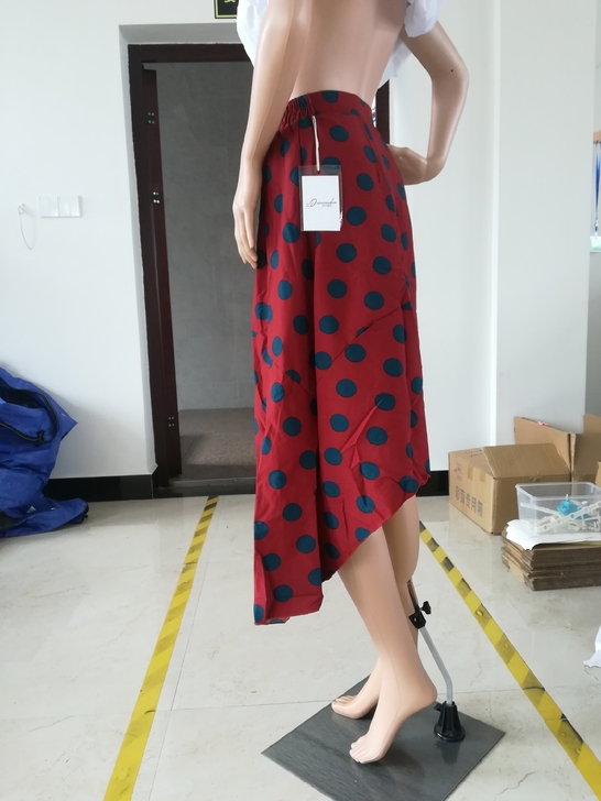 夏季波点半身裙女圆点高腰A字显瘦遮胯薄款大...