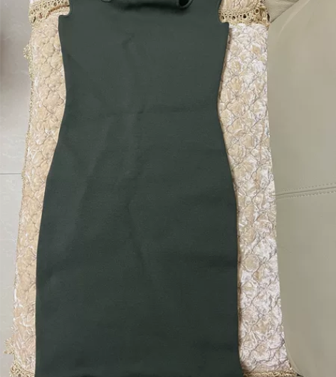 希野xiye草绿色连衣裙，高腰显瘦赫本风包...