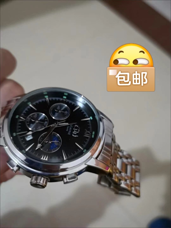 低价出售全新手表一只,朋友送的生日礼品,自...