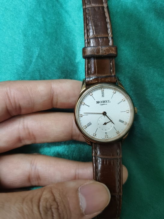 深圳东门专柜买的诺贝尔手表，跟男友一起去买...