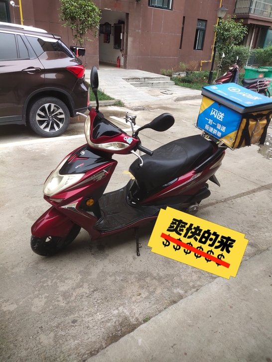 力帆品牌踏板摩托车一辆，用不上了看上的骑走...