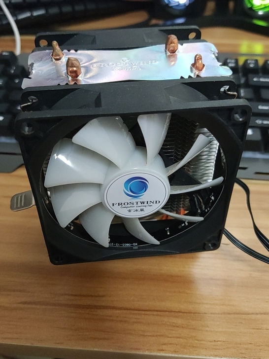 双风扇双铜管杂牌散热，成色新