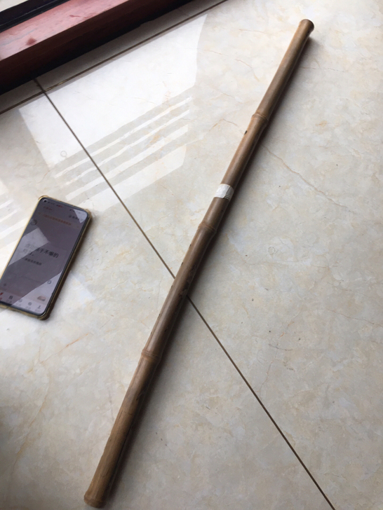 笛子，随形竹大除B，就是音好无裂，其余很丑...