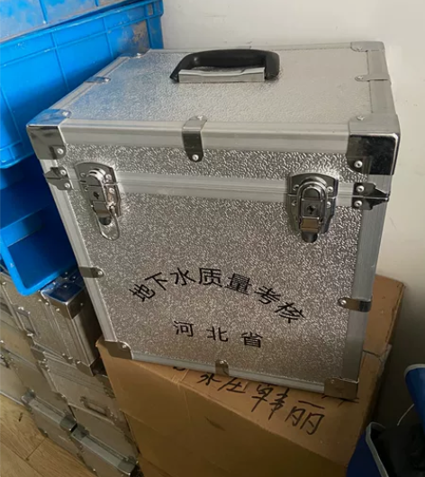 收纳箱，五金工具箱，外壳铝板，内衬海绵，支...