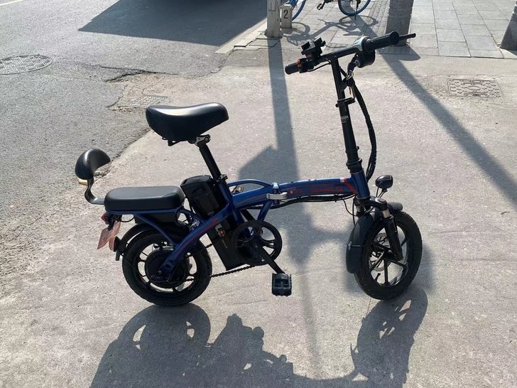 折叠电动车，可以跑45公里，功能全好，有遥...