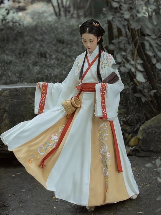 千韵岗寒笑汉服