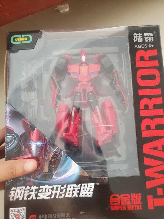 全新未拆封变形金刚。