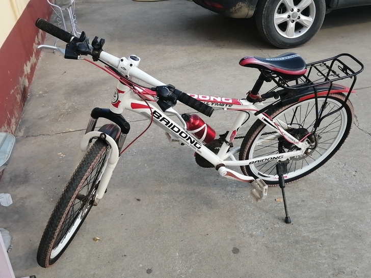 变速自行车，7速，骑的不多，自己装了挡泥板...