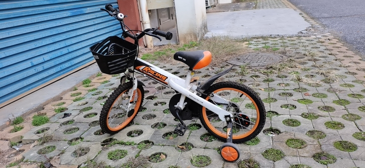 小孩不敢骑自行车，买来一直闲置在家