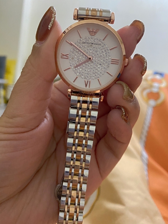 过生日朋友送的阿码尼手表全新没带过带礼盒带...