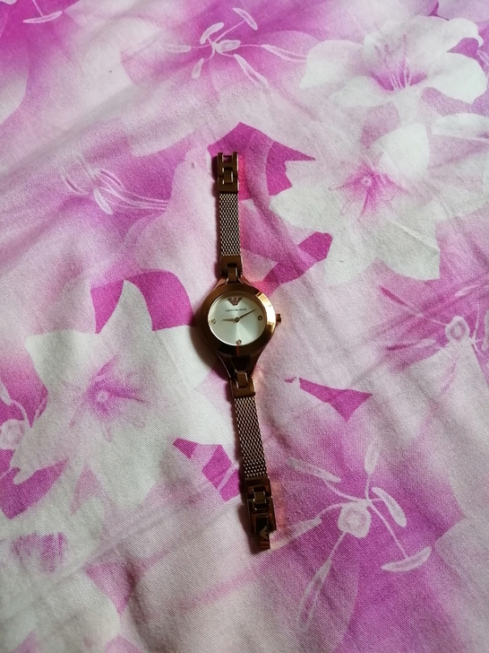 阿玛尼编织钢带女士手表100元包邮，闲置两...