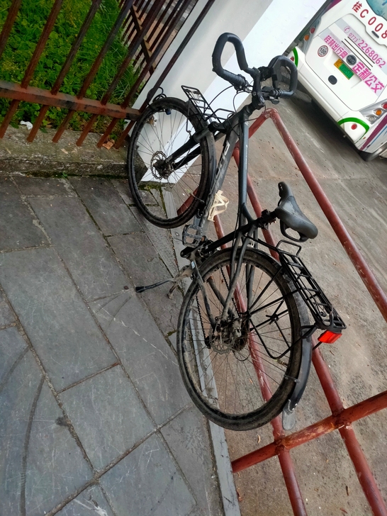 急处理蝴蝶把旅行自行车，挺高的好像是27寸...