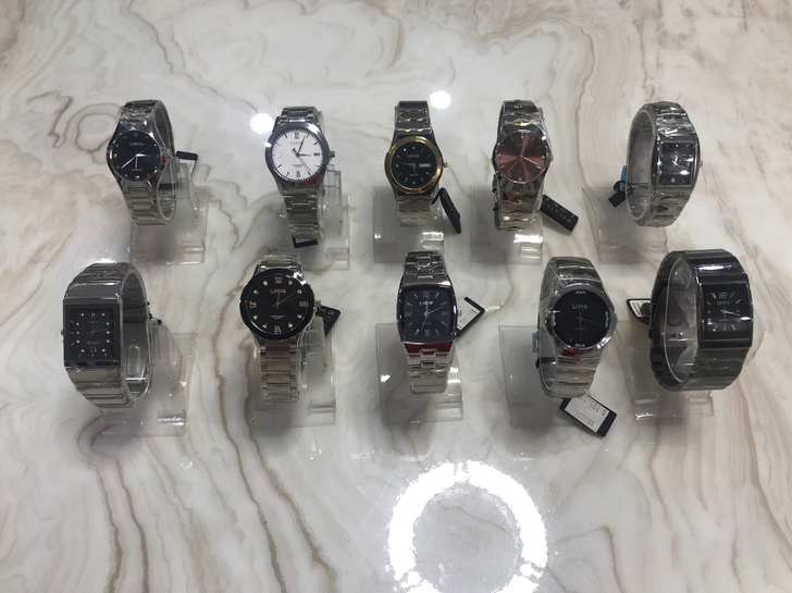 实体店没做了 剩余一些手表低价处理掉 全新...