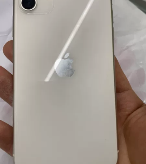 11 128。 成色新 不漏气 2300。...