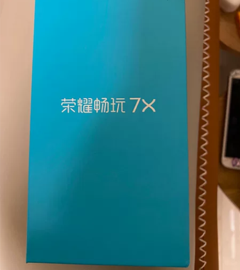 荣耀畅玩7X，4+32G全新未拆封。 感兴...