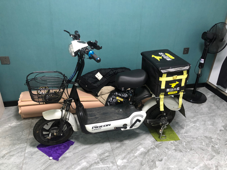 飞鸽国标电动车。5月份买的。用来兼职。电池...